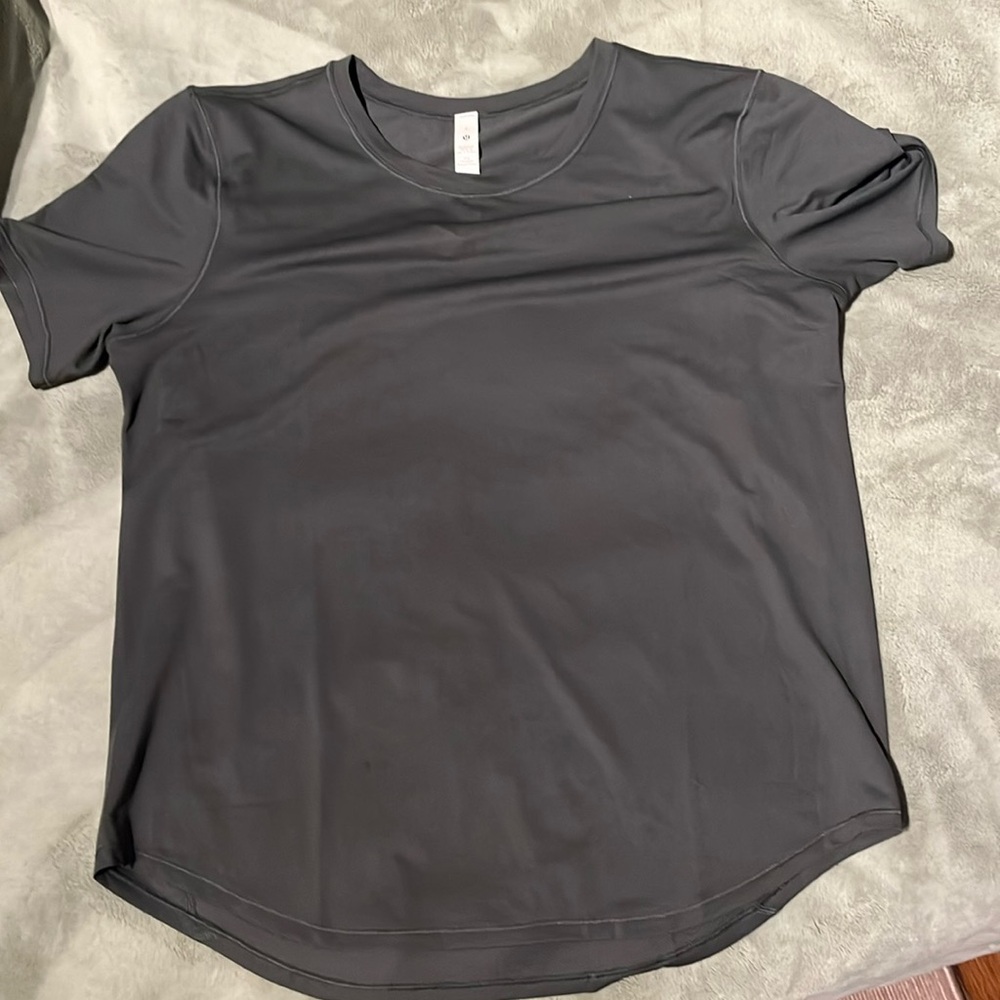 Lululemon tshirt